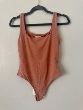 EUC Babaton Dusty Rose Scoop Neck Bodysuit